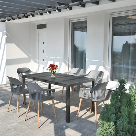 Apartment Silver 